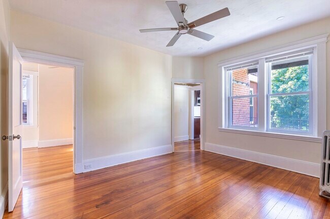 Building Photo - 94 Hutchings St