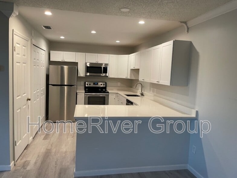Building Photo - 67 Windtree Ln