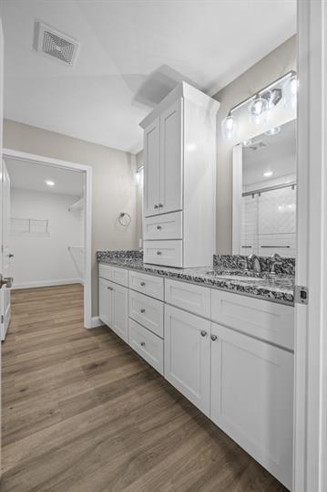 Building Photo - 302 Oak Grv Cir