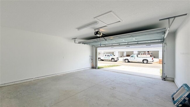 Building Photo - 4557 ORCHARD VIEW Aly