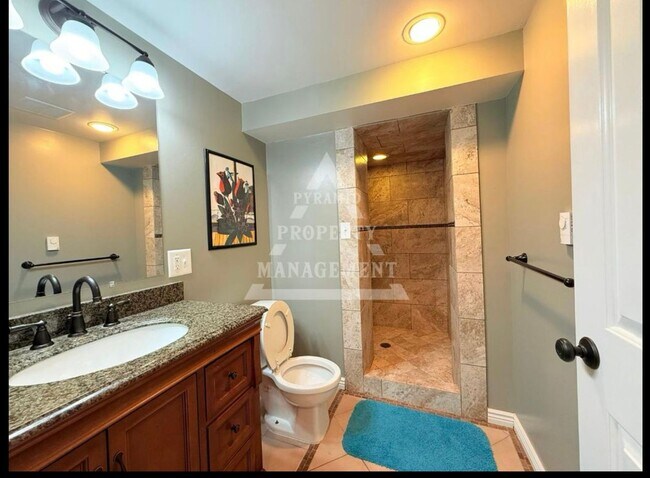 Building Photo - Beautiful Millcreek Home!