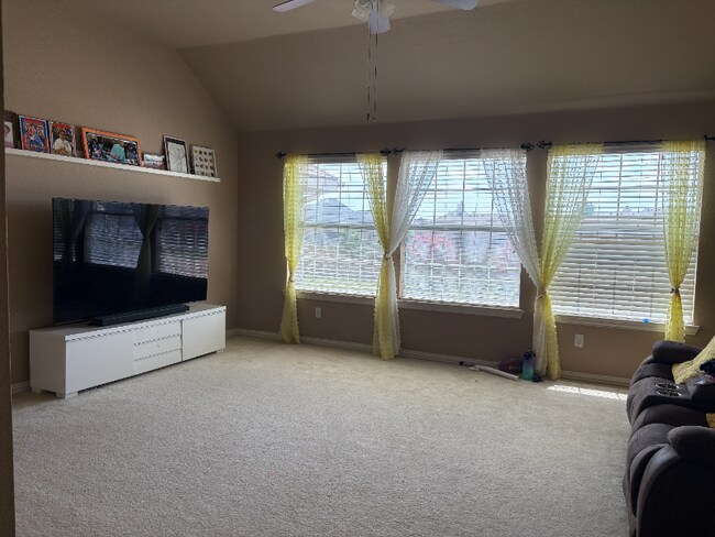 Building Photo - 1602 Wagon Wheel Dr