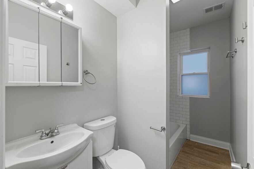 Building Photo - 8129 S Maryland Ave