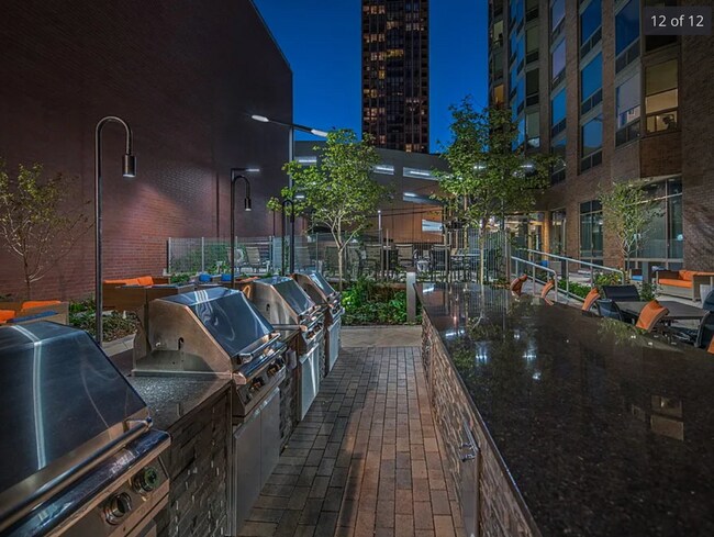 Building Photo - 1122 N Dearborn St