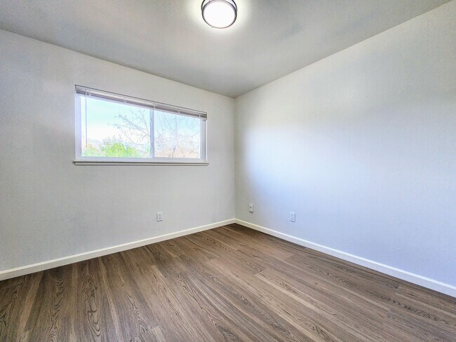 Building Photo - 4442 Yukon Dr