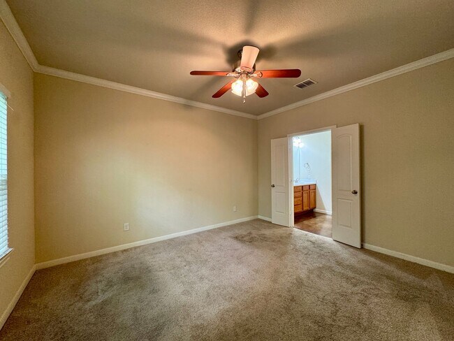 Building Photo - Savannah Court Luxury Townhomes *Leasing S...