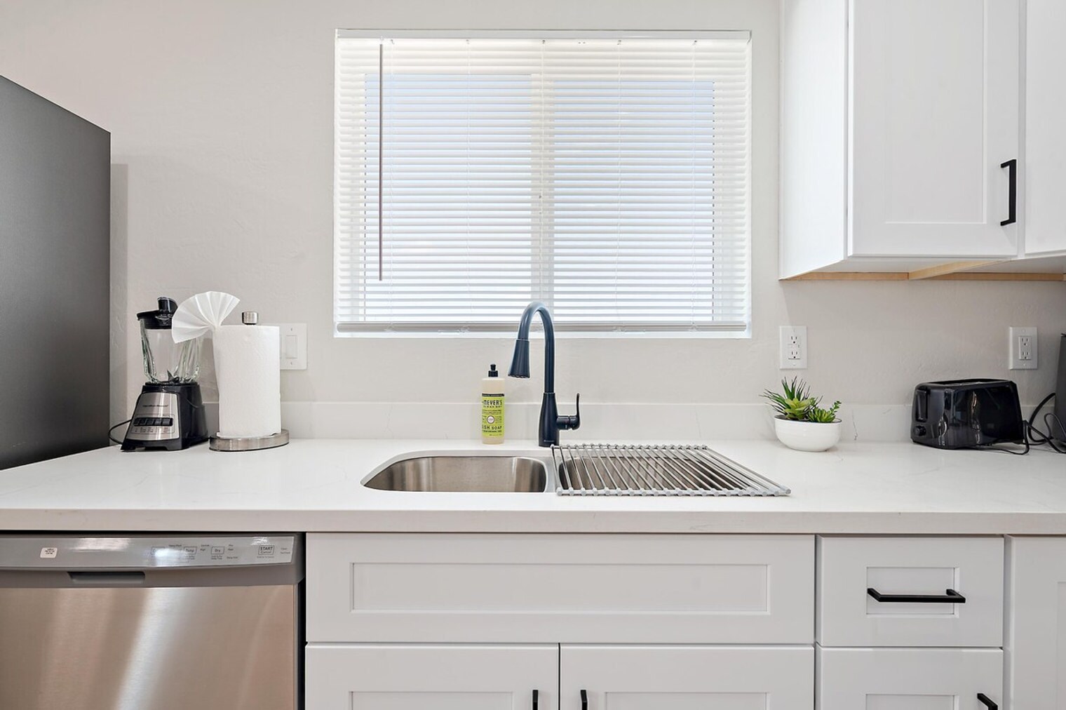 Building Photo - 1801 E Raymond St