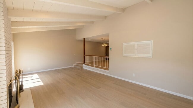 Building Photo - Modern Alameda Townhouse with Resort Style Amenities