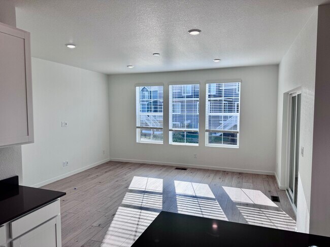 Building Photo - 8969 Spikerush Ct