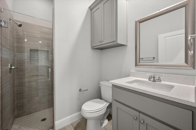 Building Photo - Luxury Arlington Townhome - Gated Community