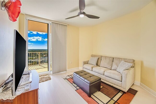 Building Photo - 2090 W First St