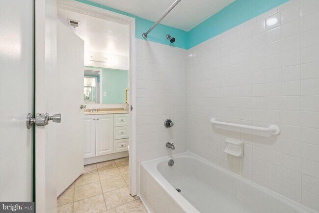 Building Photo - 2921 N Leisure World Blvd