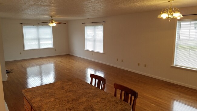 Building Photo - 6 Lincoln Heights