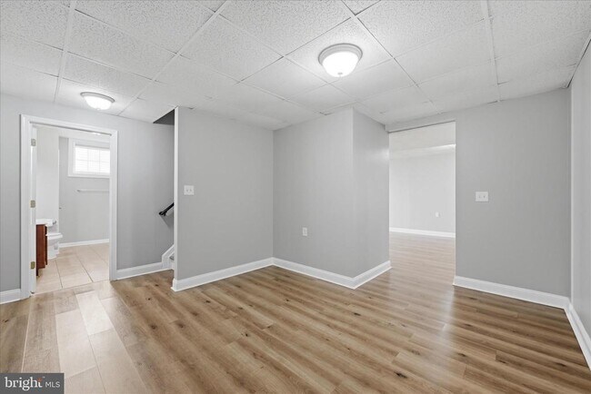 Building Photo - 102 Bramble Ct