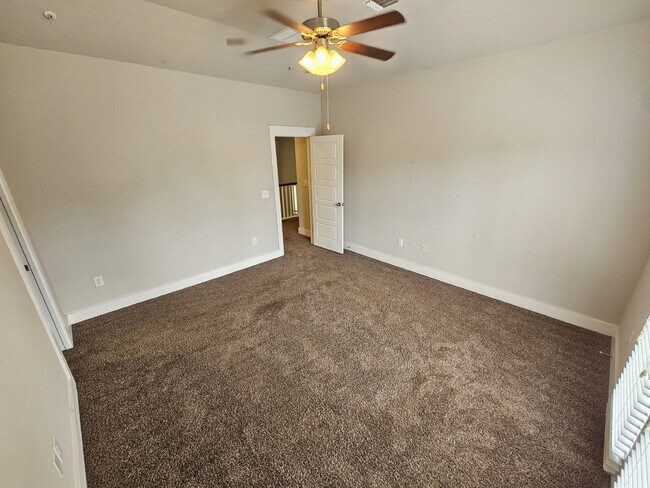 Building Photo - Experience Modern Living: Spacious 3-Bed, 3-Bath Townhome with Two Primary Bedrooms