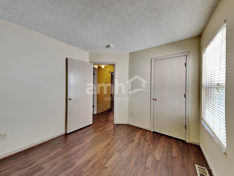 Building Photo - 2097 Earlsway Dr