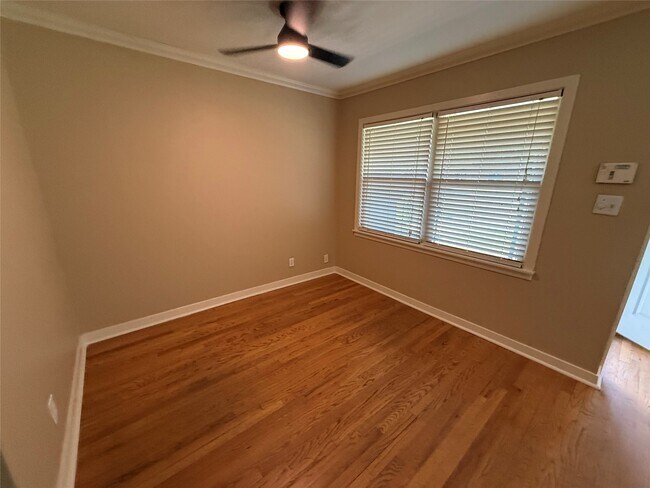 Building Photo - 6302 Thrush Dr