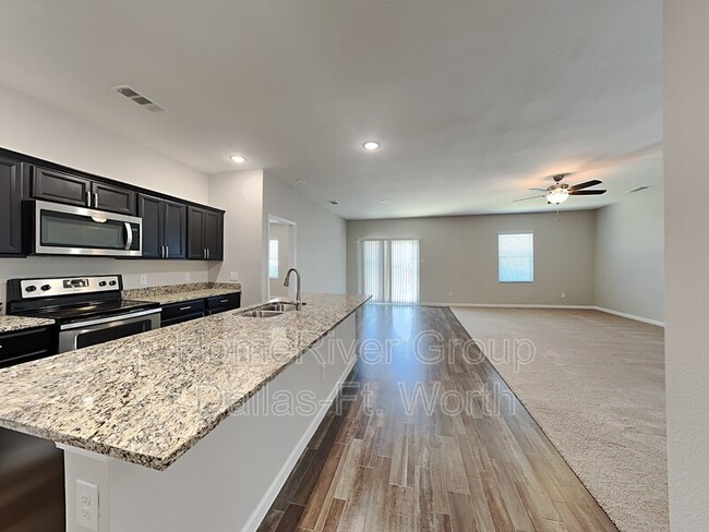 Building Photo - 424 Dove Creek Ln