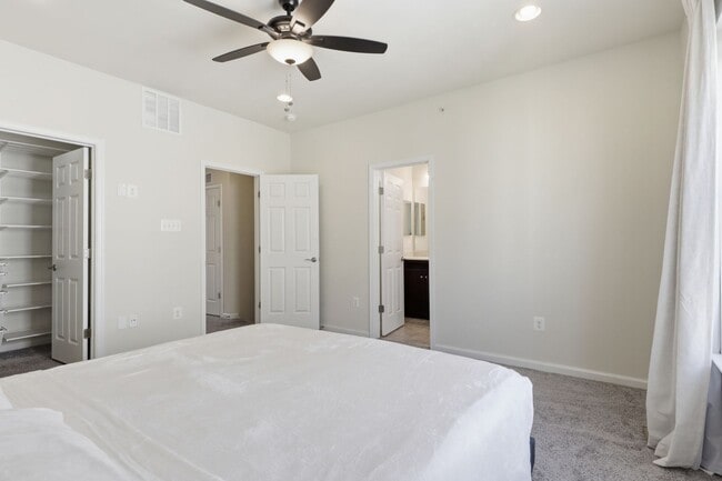 Building Photo - 3 Bed/2.5 Bath End-of-Row Beltsville Townhome