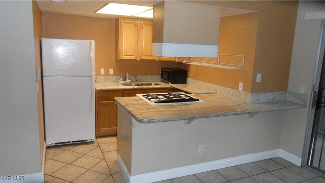 Building Photo - 561 Sellers Pl