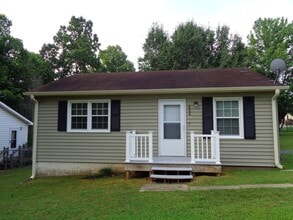 Building Photo - Cute House-Nice Yard!