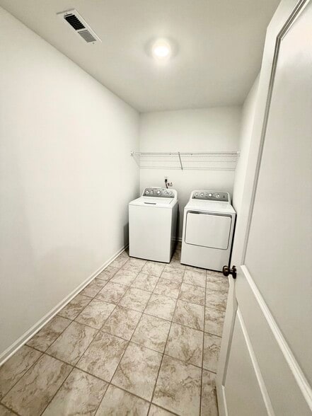 Building Photo - 265 Sweetbay Tree Dr