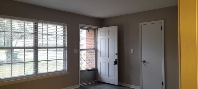 Building Photo - 7273-7275 Valley Ln