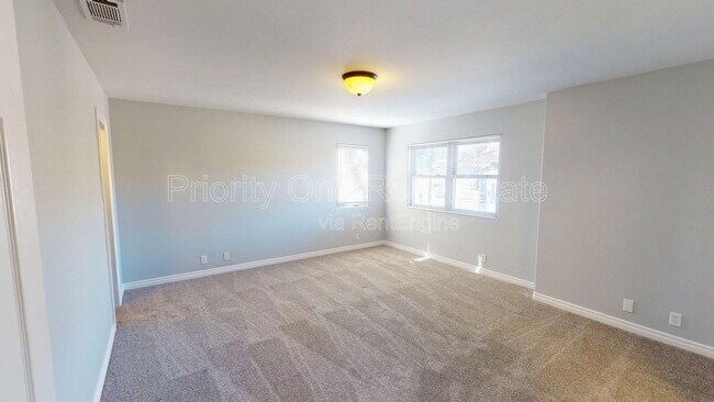 Building Photo - 2025 Cypress Ave.