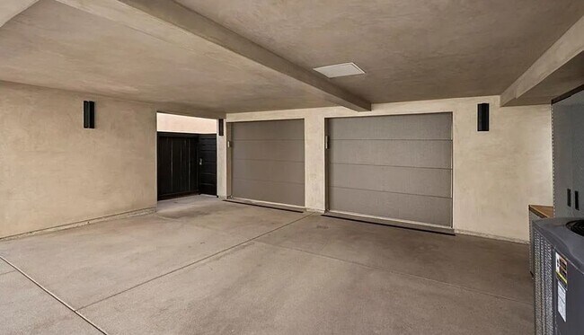 Building Photo - Coastal Luxury Retreat in the Heart of Corona del Mar Village-Available for Monthly Executive and...