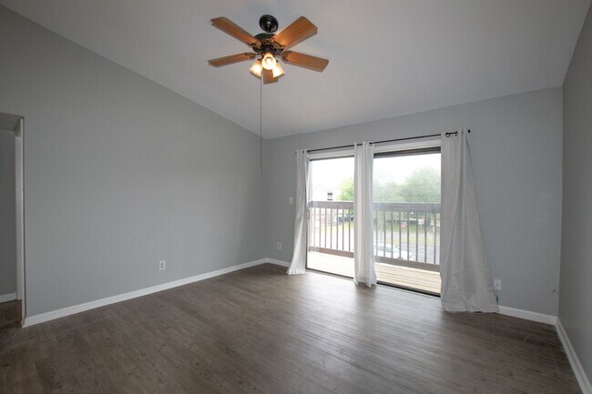 Building Photo - Awesome 1BR Condo w Amenities, Hampton
