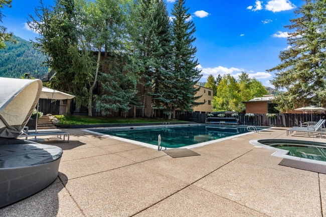 Building Photo - 1039 E Cooper Ave