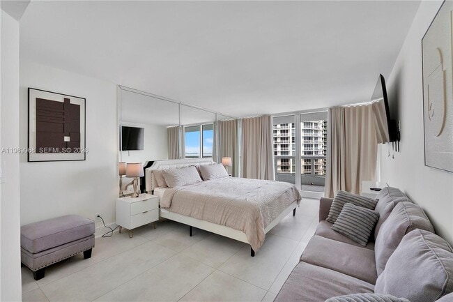 Building Photo - 1717 N Bayshore Dr