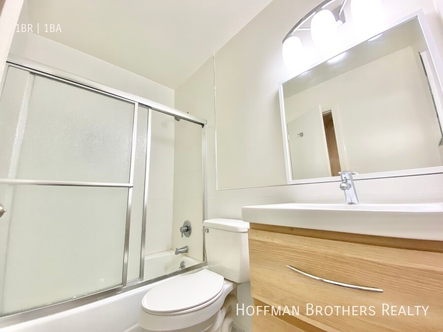 Building Photo - 400 S Berendo St