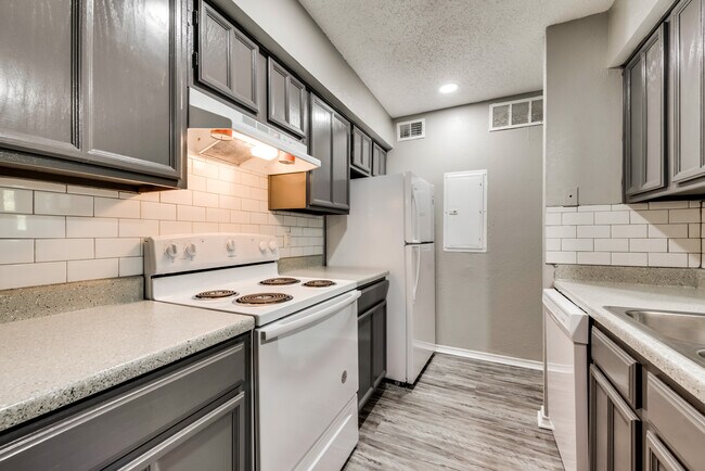 Building Photo - Springhollow Apartments