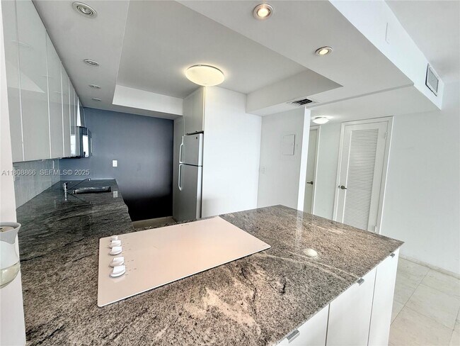 Building Photo - 18071 Biscayne Blvd