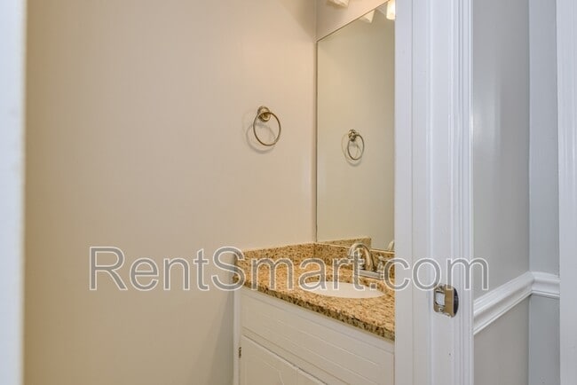 Building Photo - 493 Fairfield Way
