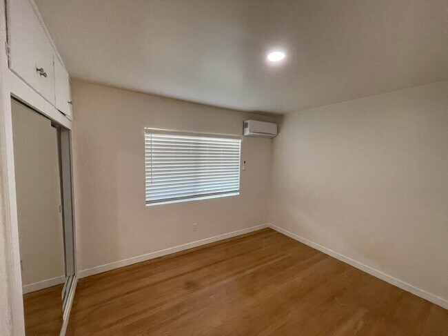 Building Photo - 5741 E 23rd St