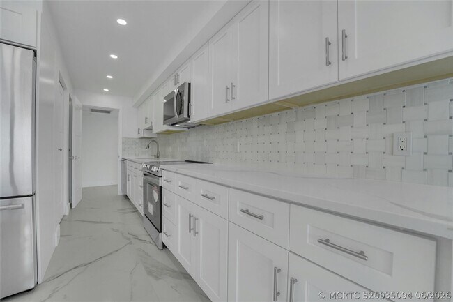 Building Photo - 3900 Galt Ocean Dr