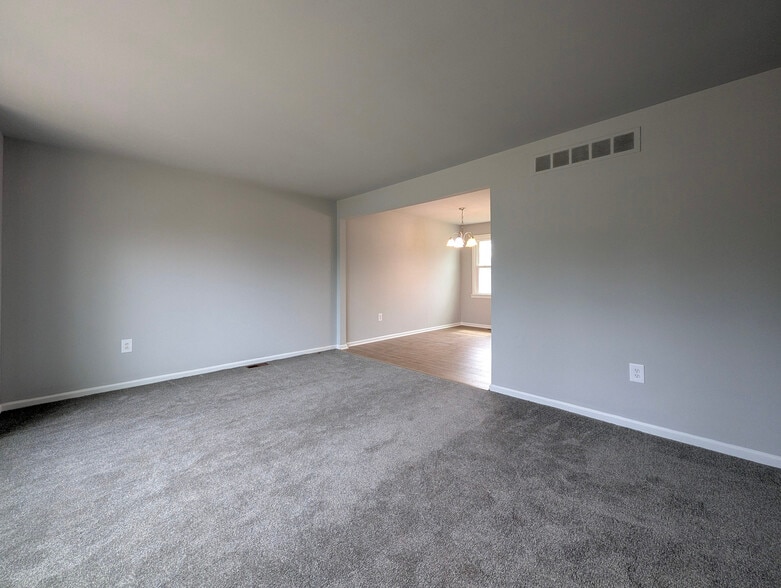 Building Photo - 1583 Yeakel Way