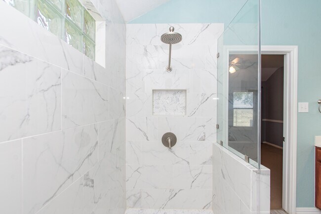 Building Photo - 9419 Silver Ridge Dr