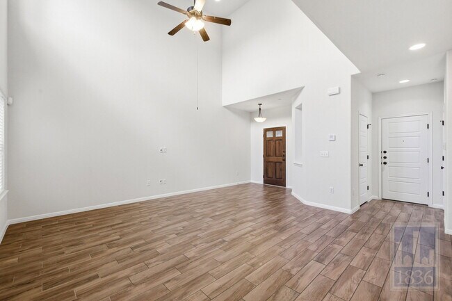 Building Photo - 2304 S Lakeline Blvd