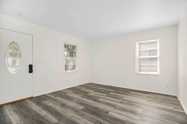 Building Photo - 5206 Skiles Ave