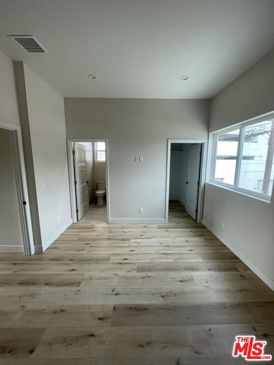 Building Photo - 16700 Moorpark St