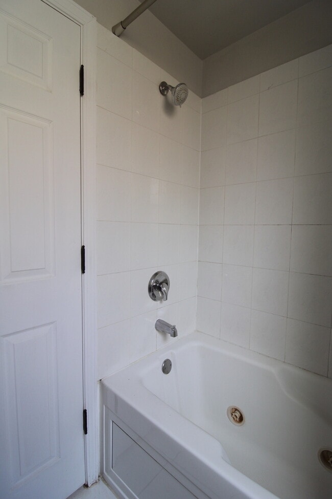 Building Photo - 1517 W Jonquil Terrace