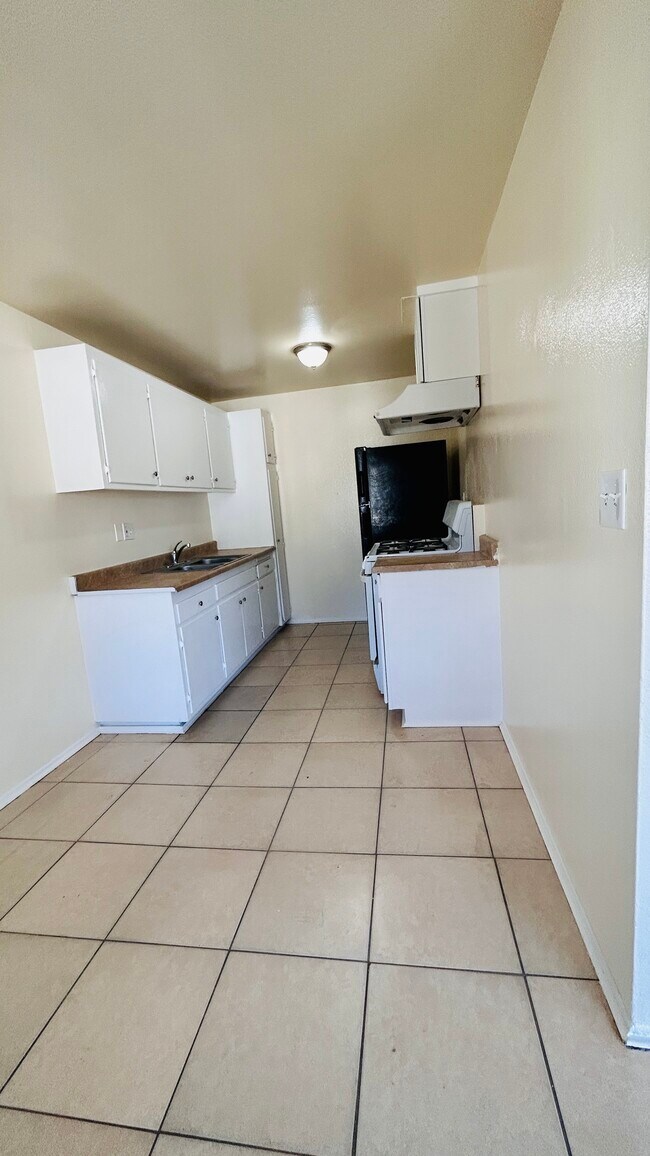 Kitchen - 4495 Bonnie Brae St