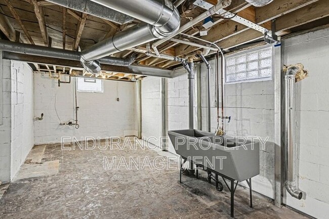 Building Photo - 2710 Hazel Ave