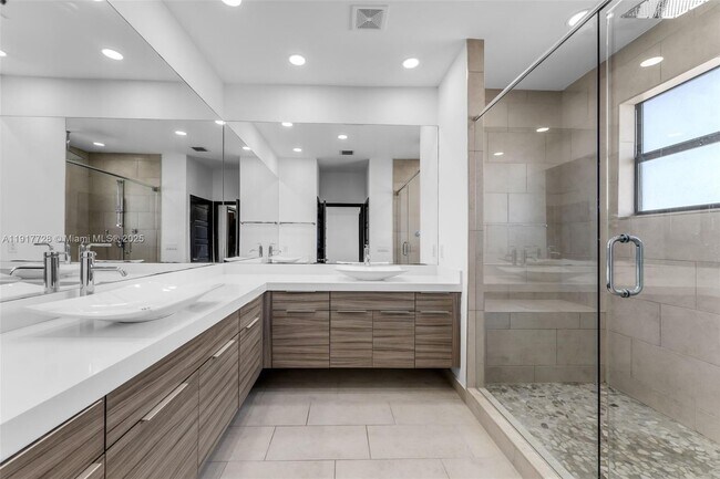 Building Photo - 16175 SW 136th Terrace