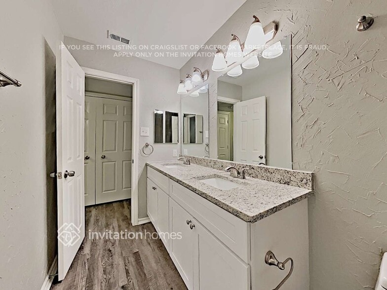 Building Photo - 2707 Fountainview Dr