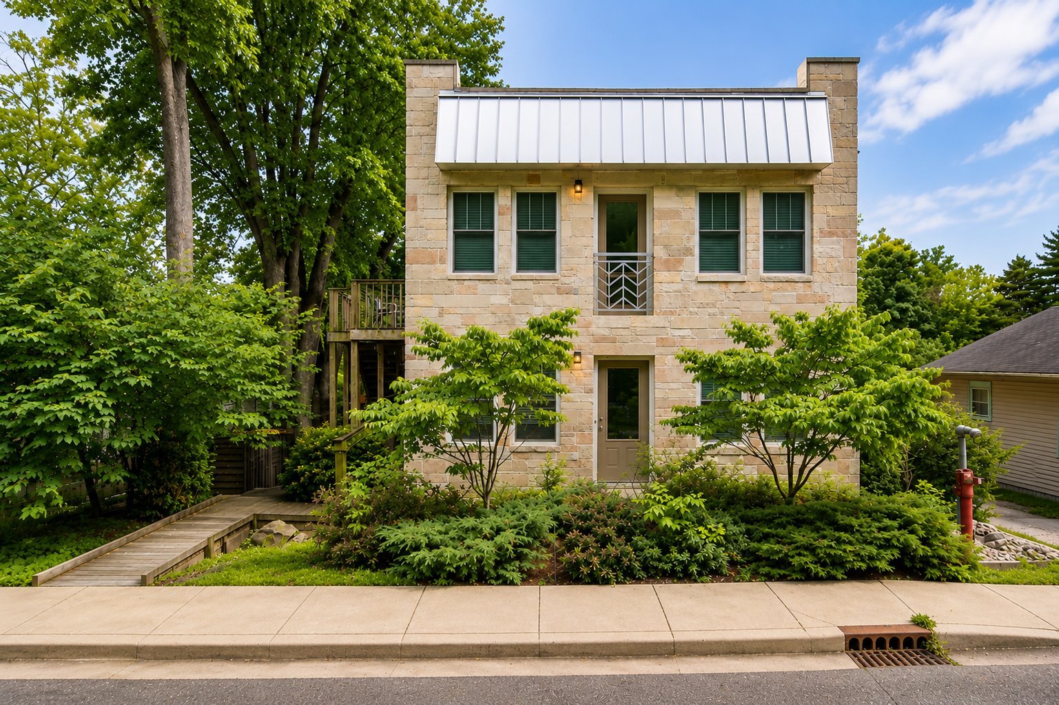 Building Photo - 406 E Hillside Dr