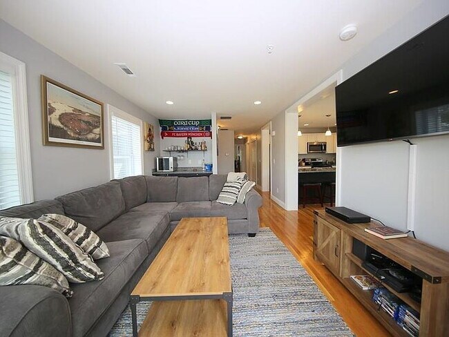 Building Photo - 10 Irma St